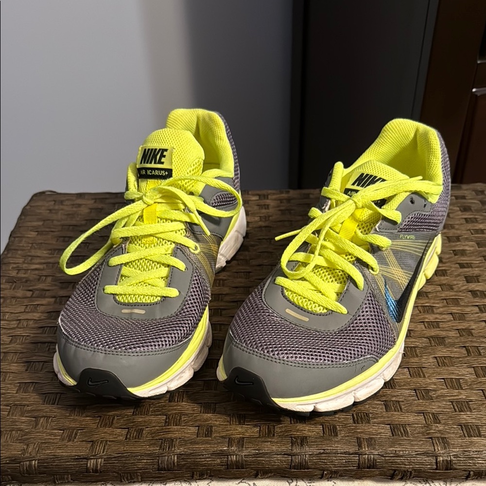 Men’s Nike sneakers